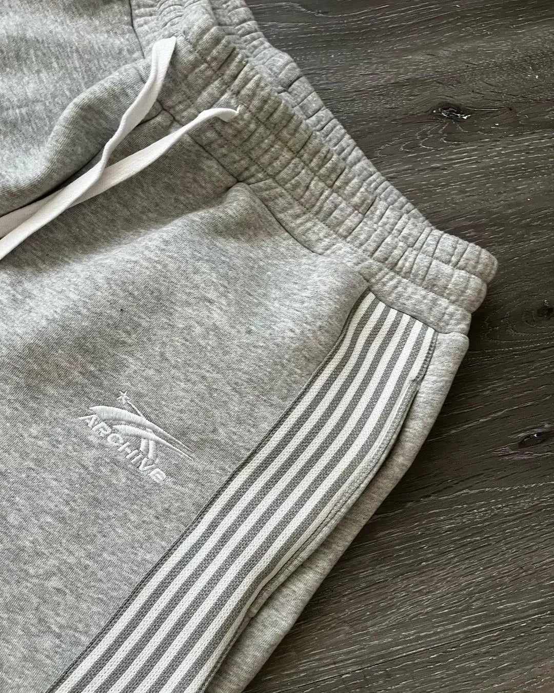 Premium Embroidered Sweatpants unisex – Y2K Style and All-Terrain Comfort