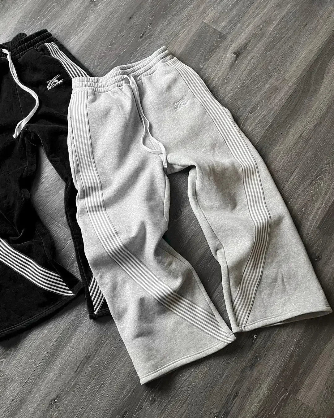 Premium Embroidered Sweatpants unisex – Y2K Style and All-Terrain Comfort