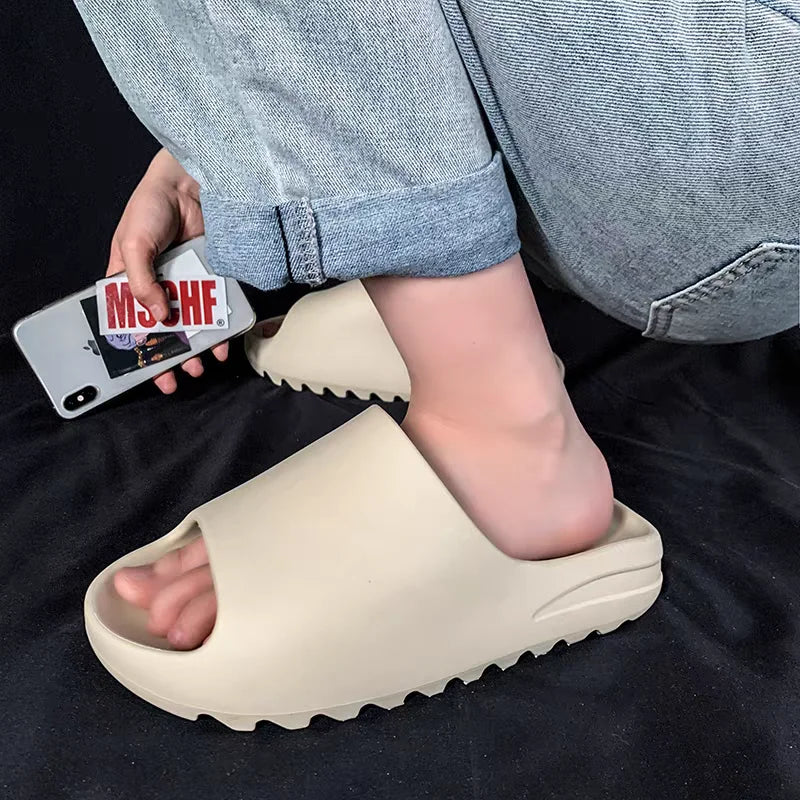Sandalias de casa con suela gruesa: comodidad antideslizante para tu día a día