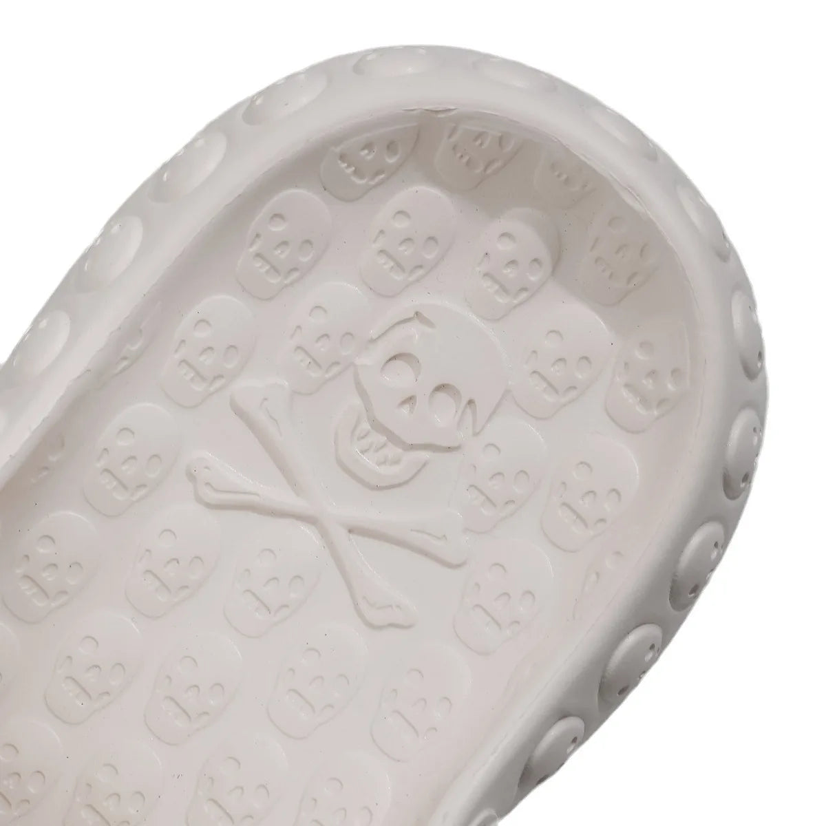 Sandalias con calavera Y2K para hombre: plataforma punk, antideslizantes y estilo único.