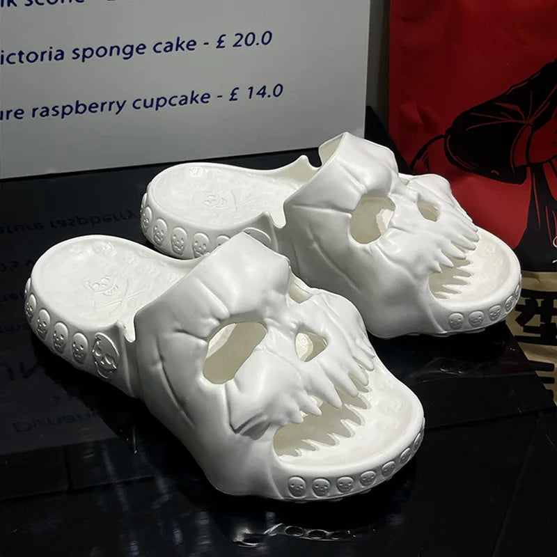 Sandalias de verano con calavera Y2K: estilo punk, plataforma gruesa y comodidad antideslizante.