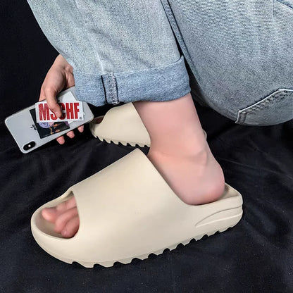 Sandalias de casa con suela gruesa: comodidad antideslizante para tu día a día